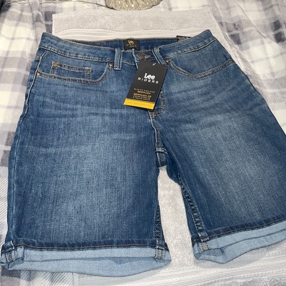 NWT Lee Riders slim fit high waisted Bermuda shorts - Picture 3 of 7